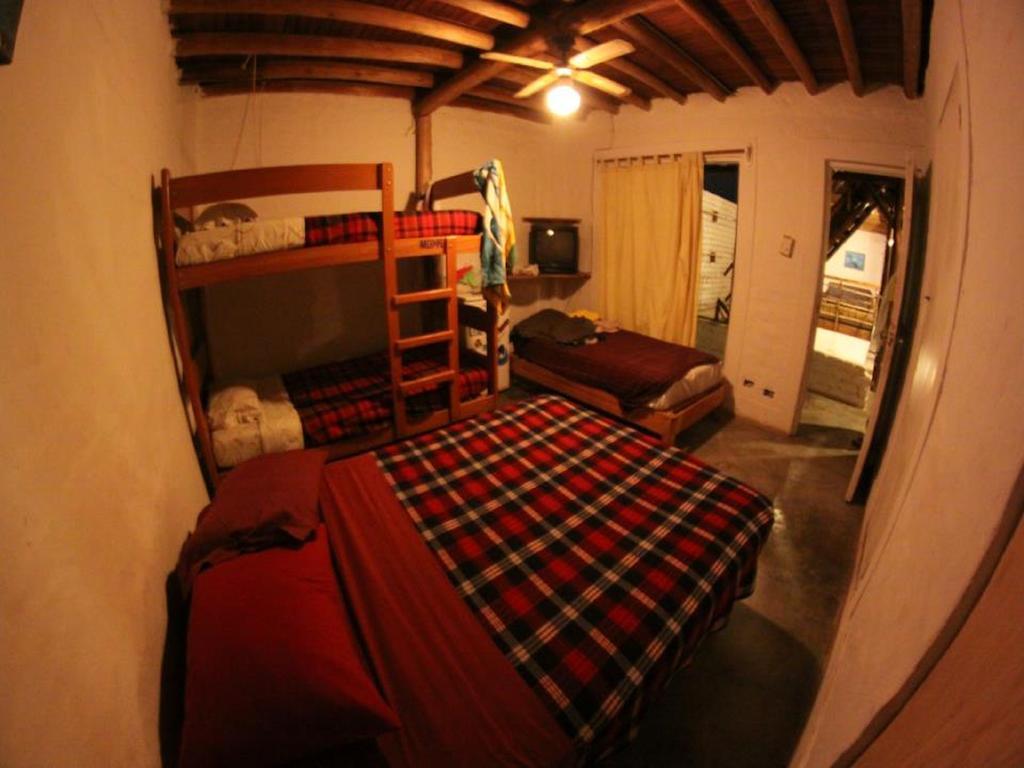 Tio Richi Surfcamp Hostel Punta Hermosa Ruang foto